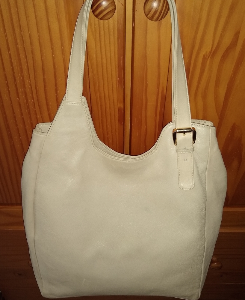 Eva Zina soft leather oversized shoulder bag.